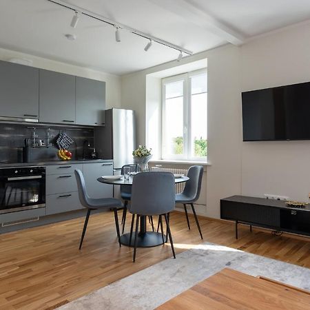 Old Town Luxury Penthouse Apartment With Emajogi View ตาร์ตู ภายนอก รูปภาพ